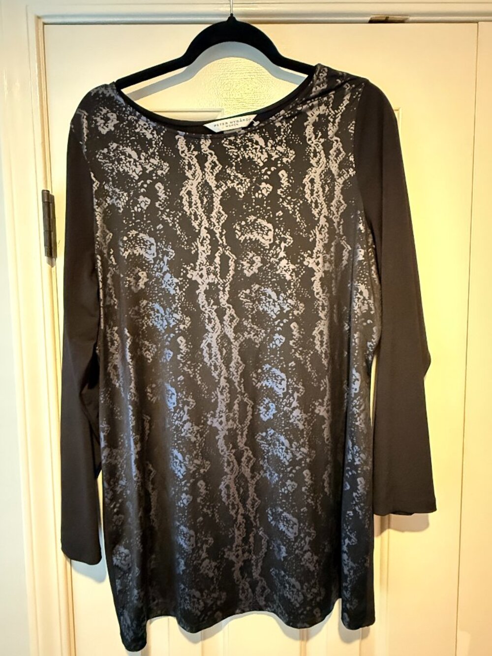 Peter Nygard Woman 1X Black Gray Animal Print Long Sleeve Tunic